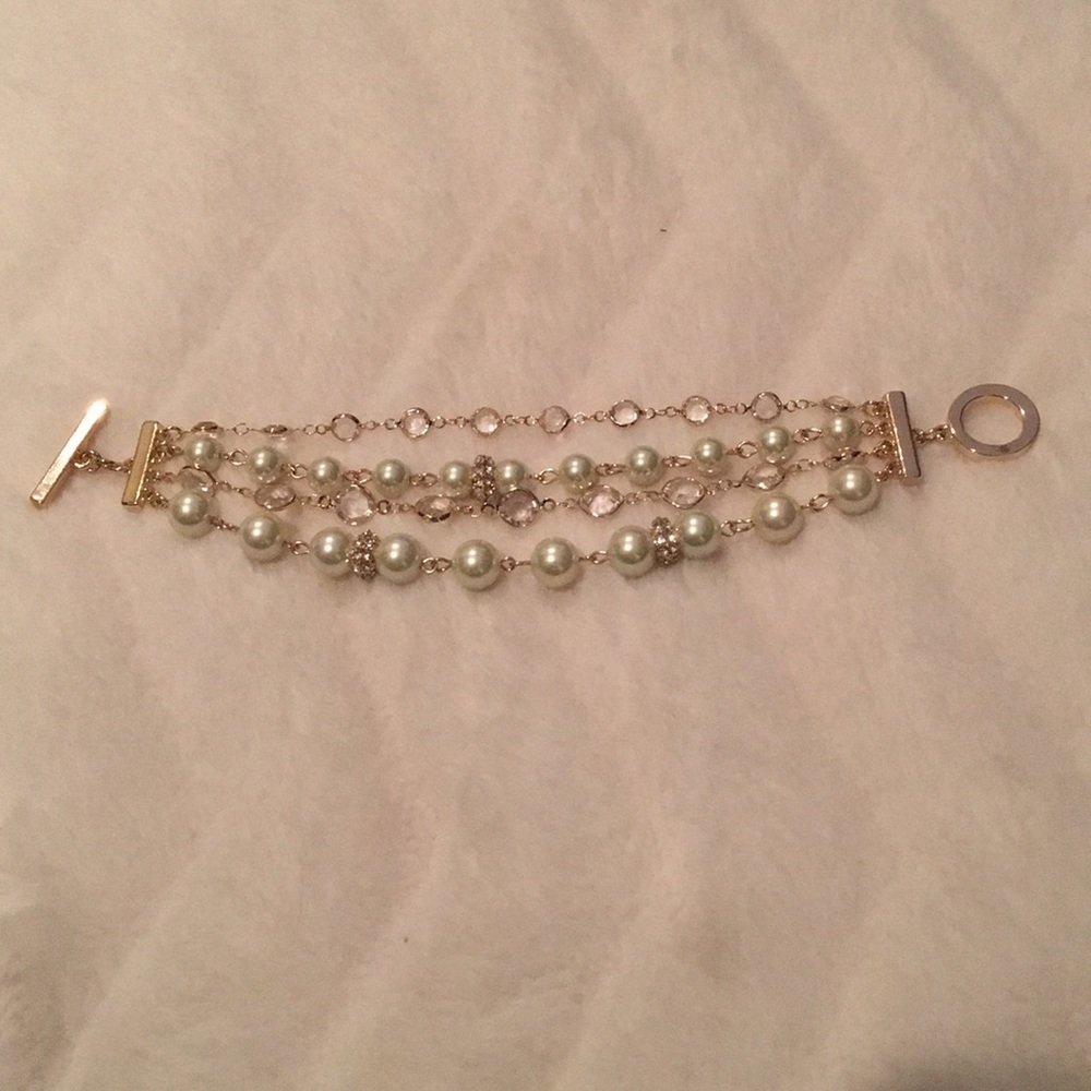 Beautiful gold, pearl, bling bracelet